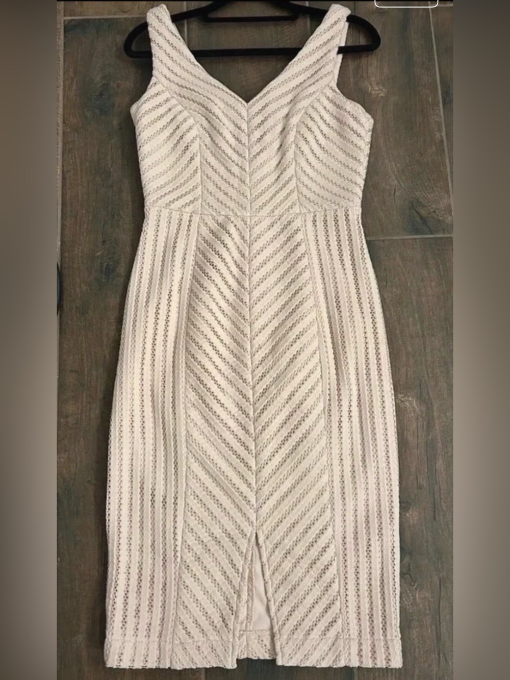$180 GUESS Blush Pink Textured Chevron V-Neck knit Dress Size 2⁠